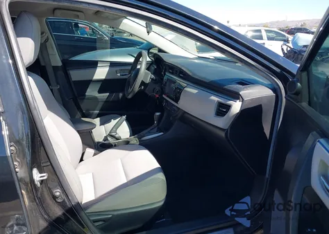 2015 Toyota Corolla Le z USA, uszkodzony, nr VIN 5YFBURHE9FP227106